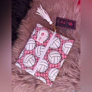 NWT Makeup Junkie Volleyball - Small